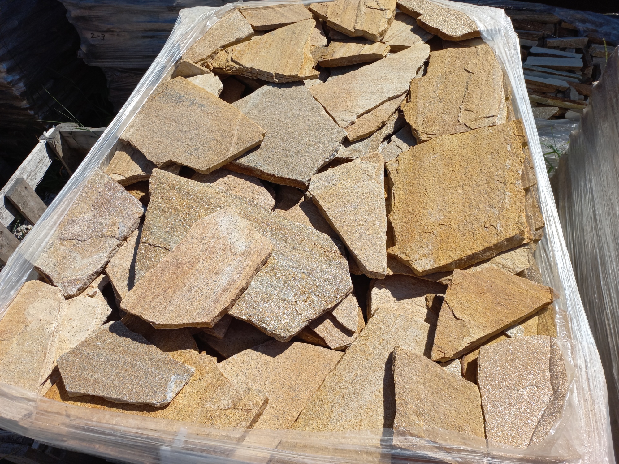 Плитняк златолит жёлтый золотистый для фасада 1,5-3см купить в Кемерово