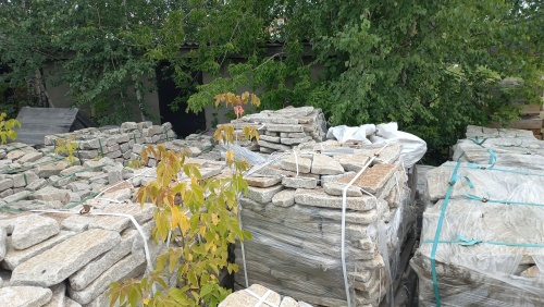 Плитняк галтованный гранитный для ландшафтного дизайна купить в Кемерово