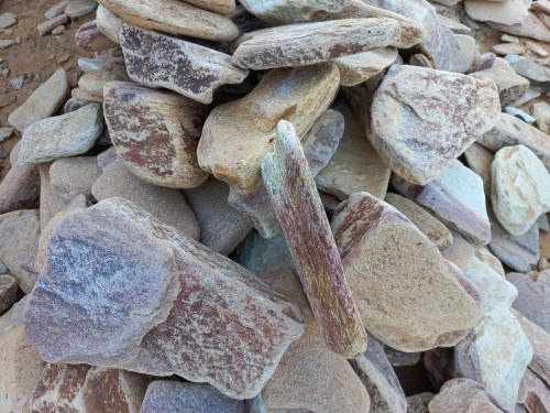 Златолит жёлтый, жёлто-зелёный глыбки и валуны для ланшафтного дизайна купить в Кемерово