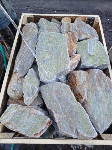 Златолит жёлтый, жёлто-зелёный глыбки и валуны для ланшафтного дизайна купить в Кемерово