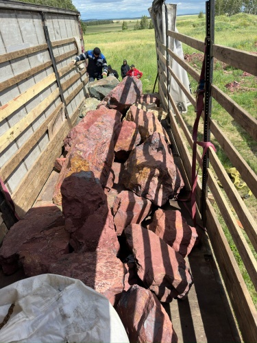 Ландшафтные глыбы красно-фиолетовые 200-1000 килограмм купить в Кемерово