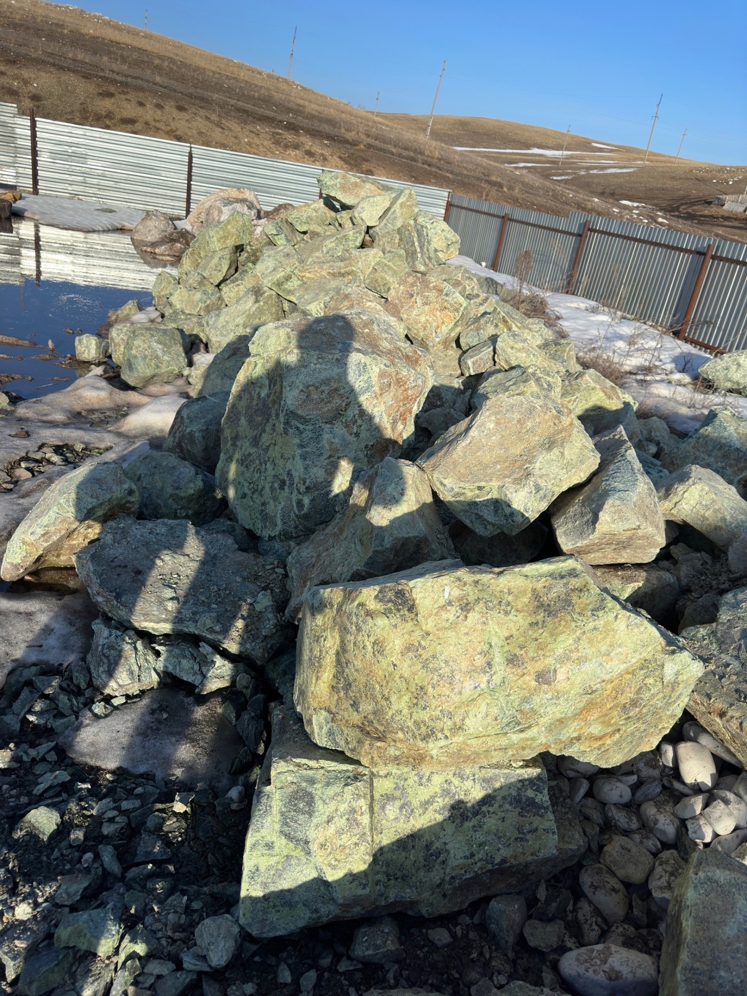 Камни для ландшафтного дизайна зелёные 10-60 килограмм купить в Кемерово