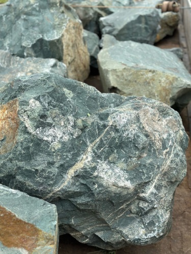 Камни для ландшафтного дизайна зелёные 10-60 килограмм купить в Кемерово