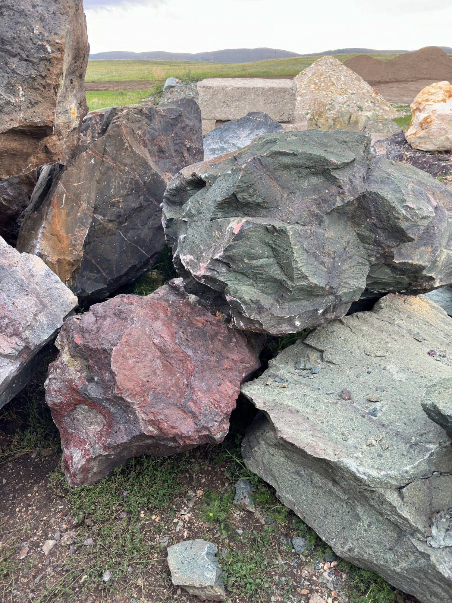 Камни для ландшафтного дизайна зелёные 10-60 килограмм купить в Кемерово