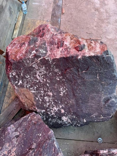 Камни для ландшафтного дизайна красно-фиолетовые 10-60 килограмм купить в Кемерово