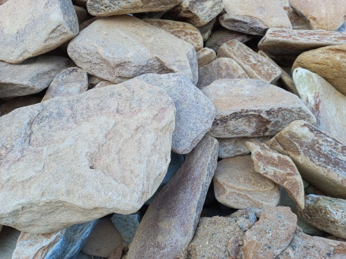 Златолит жёлтый, жёлто-зелёный глыбки и валуны для ланшафтного дизайна купить в Кемерово