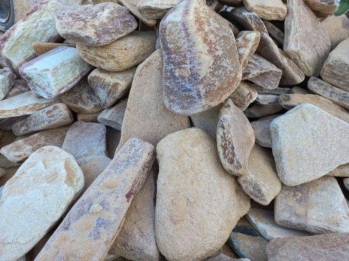 Златолит жёлтый, жёлто-зелёный глыбки и валуны для ланшафтного дизайна купить в Кемерово