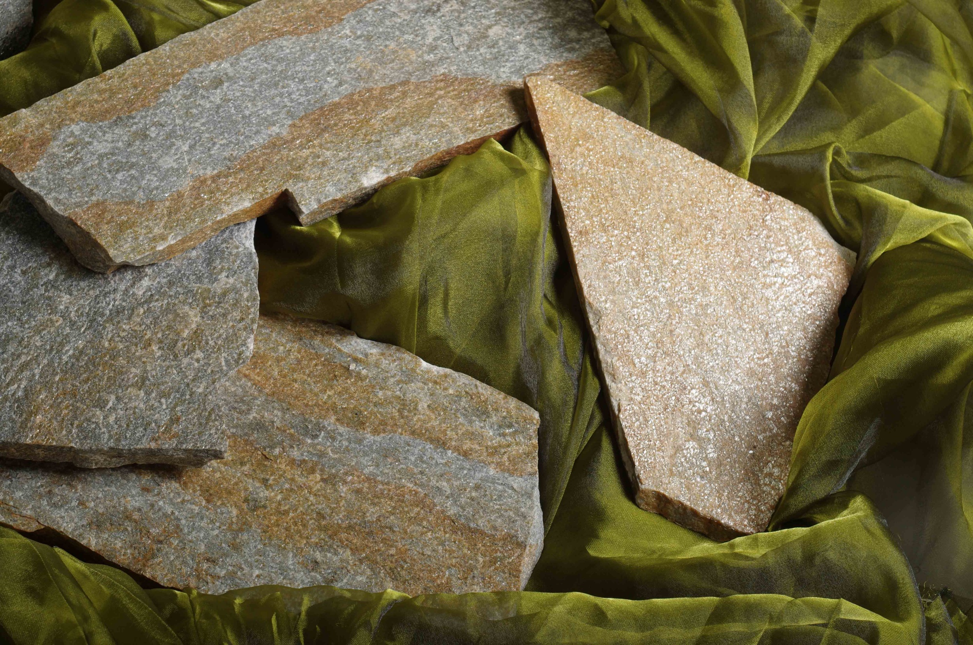 Плитняк златолит Уральский  для фасада купить в Кемерово