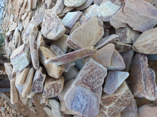 Златолит жёлтый, жёлто-зелёный глыбки и валуны для ланшафтного дизайна купить в Кемерово