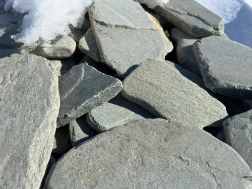 Плитняк златолит зелёный галтованный для цоколя купить в Кемерово