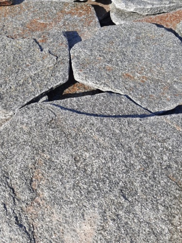 Златолит серебристый галтованный для лестниц купить в Кемерово