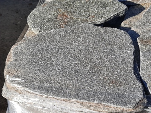 Златолит серебристый галтованный для лестниц купить в Кемерово