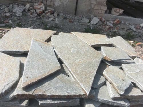 Златолит серебристый галтованный для лестниц купить в Кемерово