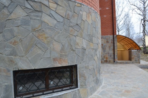 Плитняк златолит Уральский для цоколя, отмостки купить в Кемерово